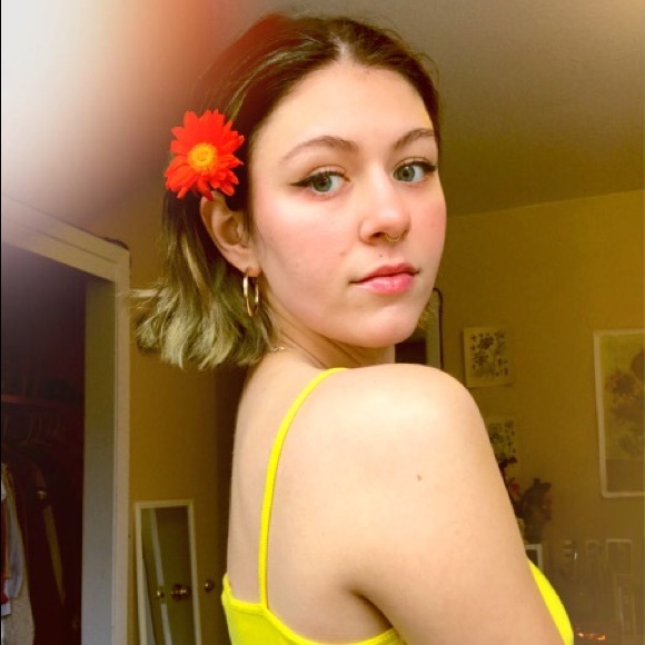 Meet your Posher, Mari - Picture 1 of 1